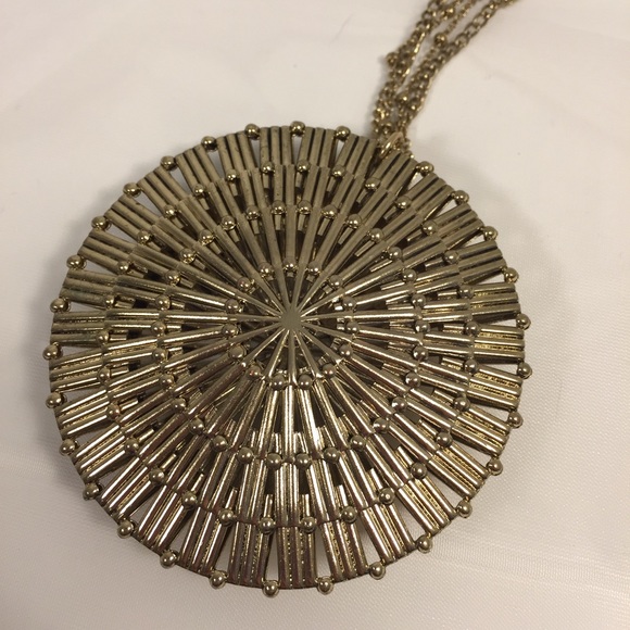 Fun statement necklace! - Picture 5 of 7