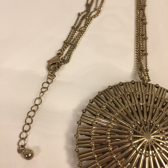 Fun statement necklace! - Picture 7 of 7