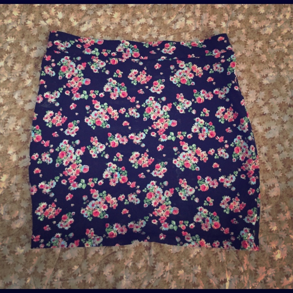 Full Tilt (Tilly's) Floral Design Mini Skirt sz L