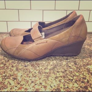 Merrill Orchid Tan maryjane style leather