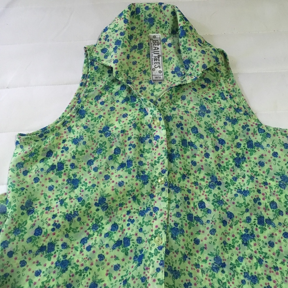 Sleeveless shirt
