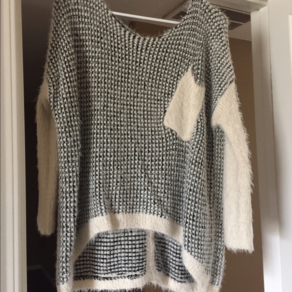 White and black blouse. Unknown brand or size.
