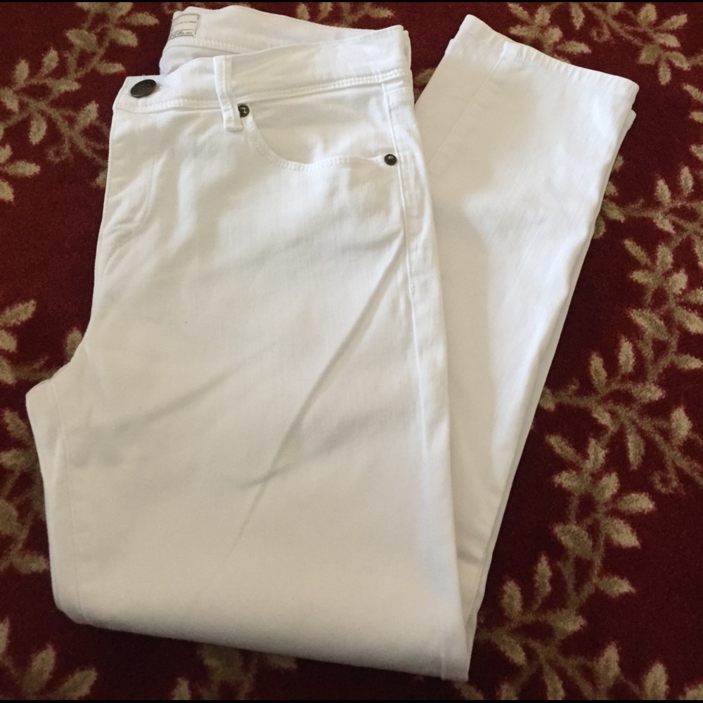 White ankle length jeans