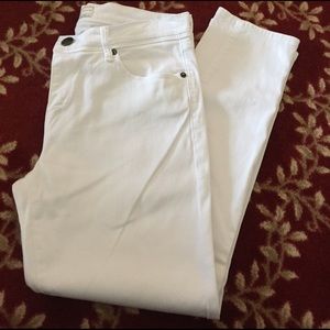 White ankle length jeans