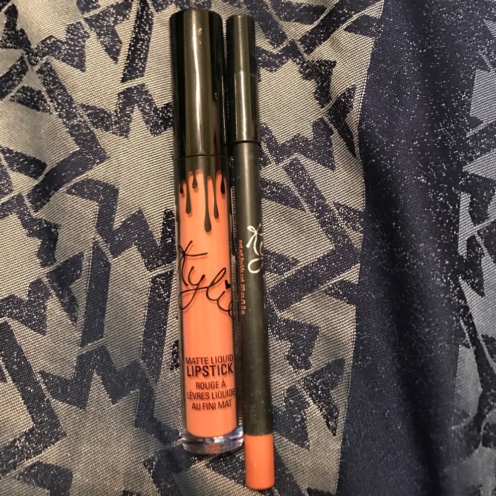 🔴SOLD🔴Kylie Lipkit in Dirty Peach