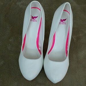 Brand New High Heel Shoes  (Never Been Worn )