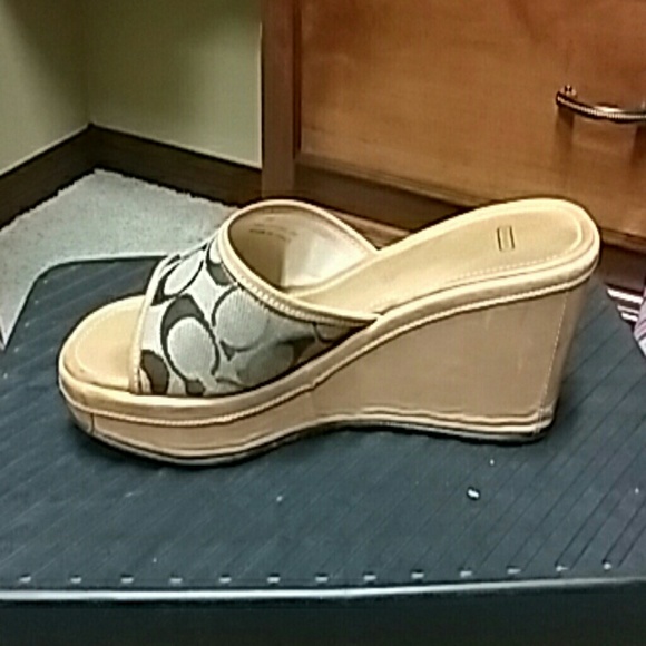 Sandals - Picture 3 of 4