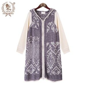 Vintage style purple long sweater figured patten