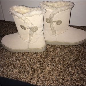WORN ONCE white winter boots