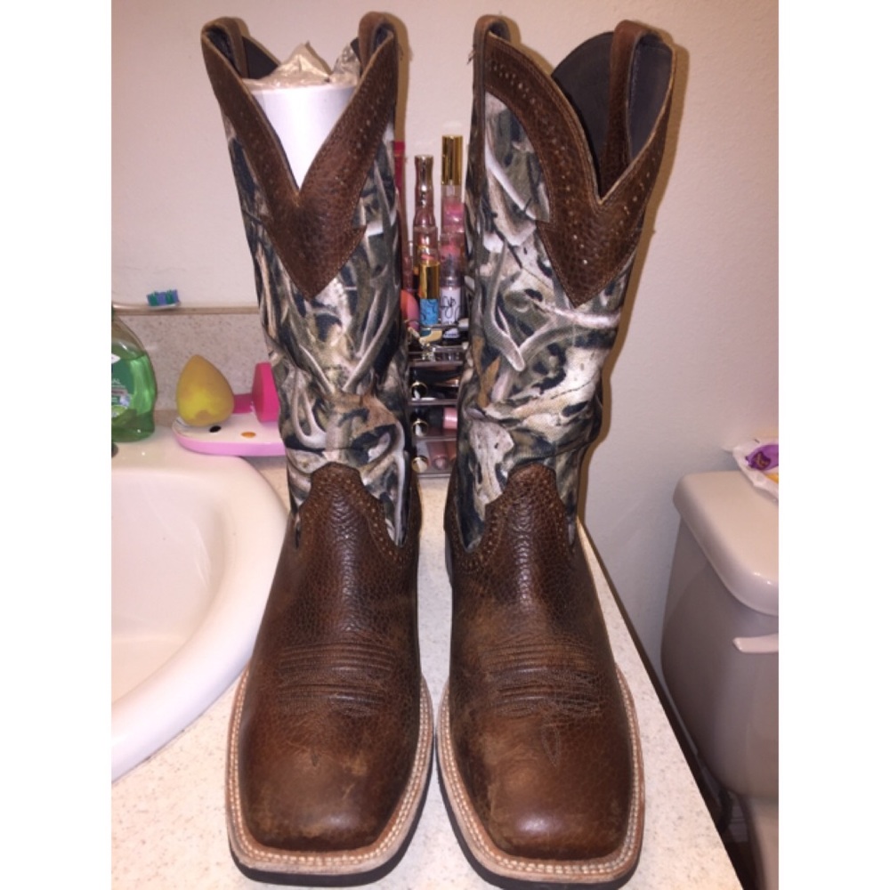 Men Ariat boots👢