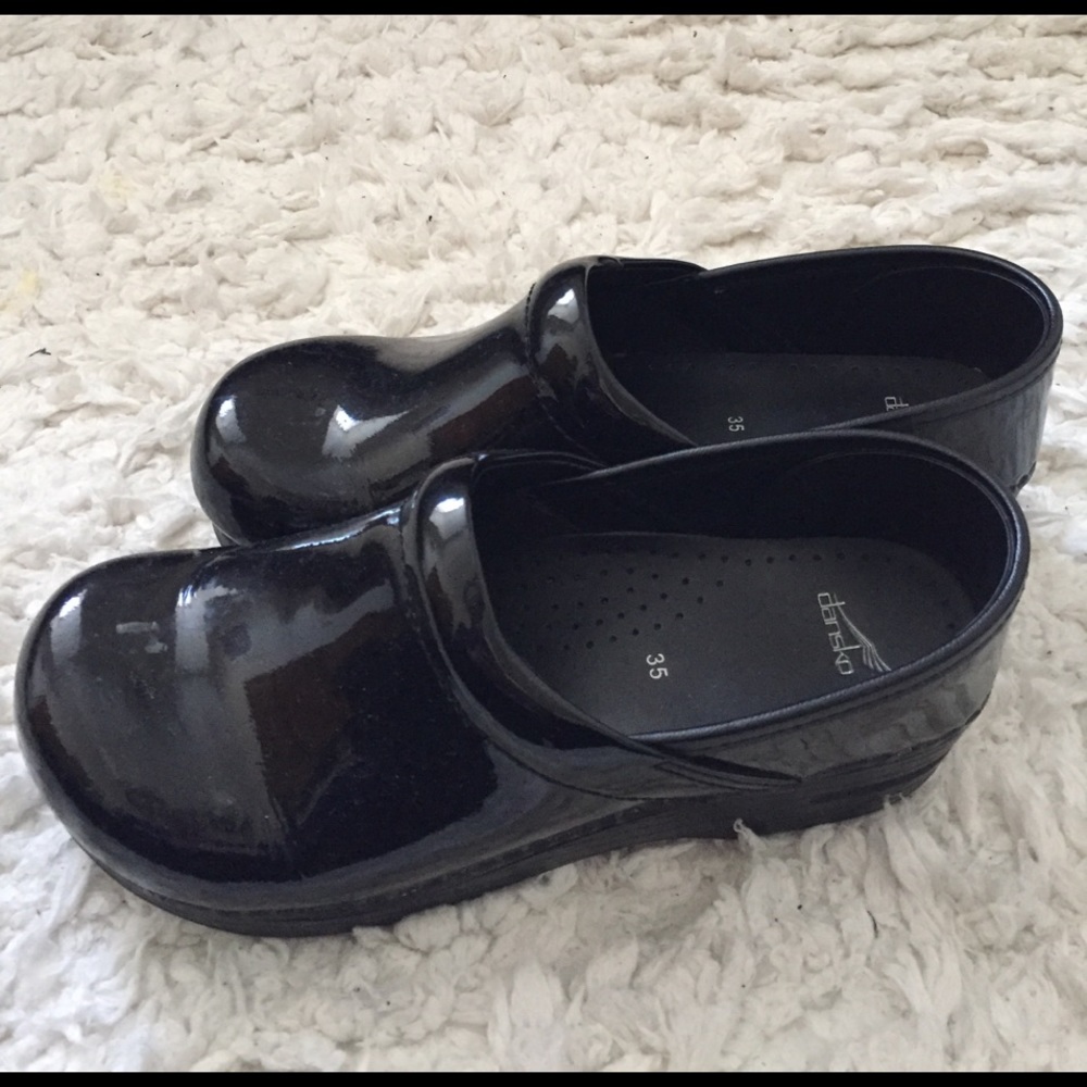 Black Glossy Danskos
