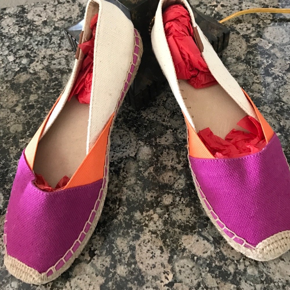 Canvas shoes