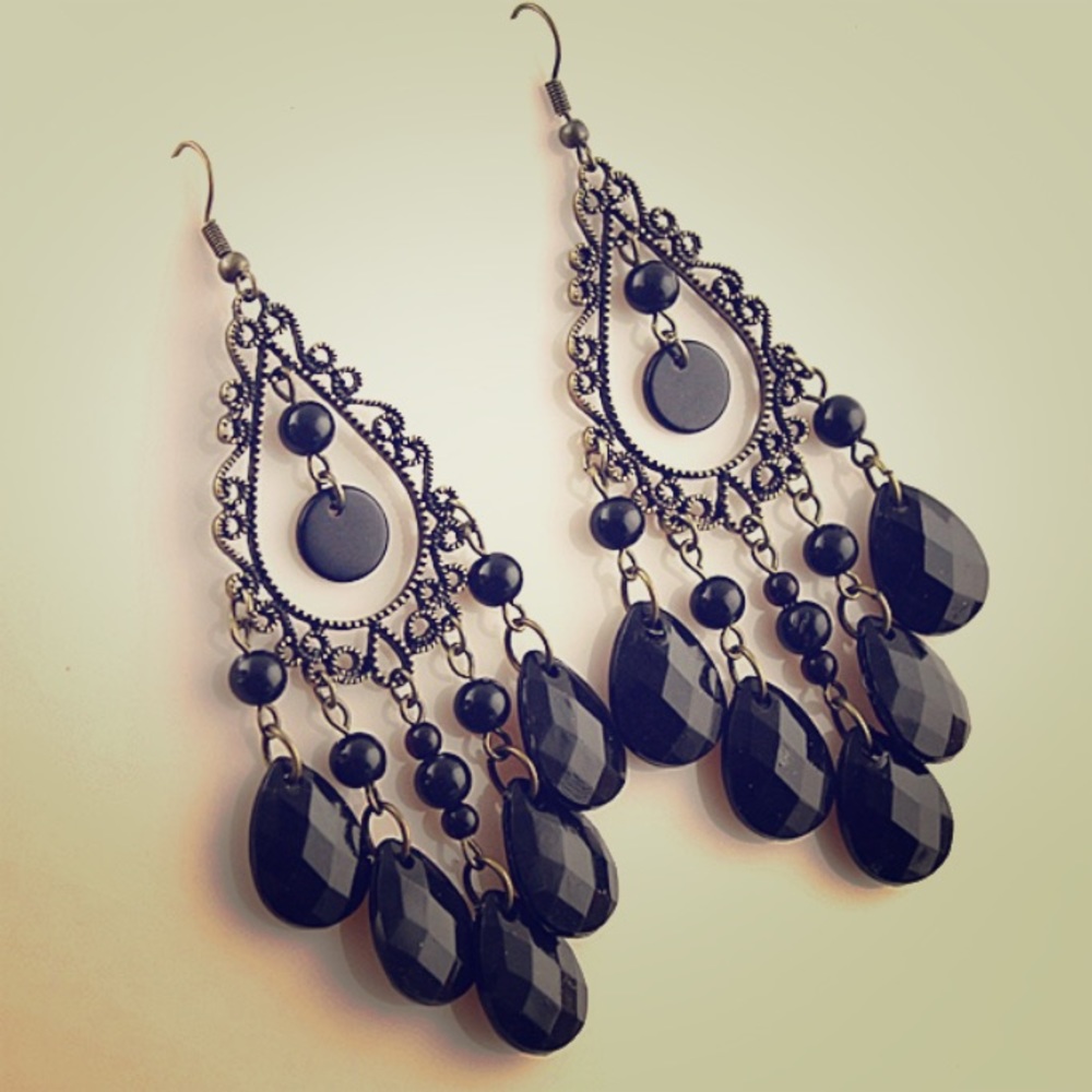 Beautiful black earrings!!!