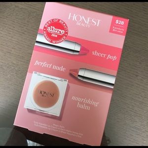 Jessica Alba's Honest Beauty Kit