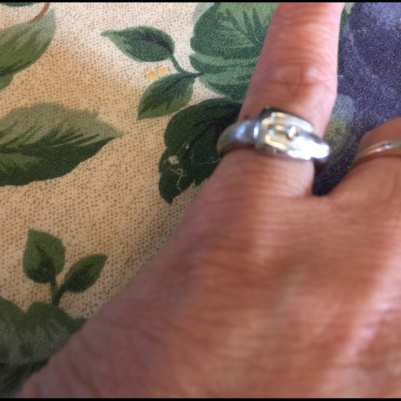 Avon vintage pinkie ring silver tone EUC - Picture 2 of 2