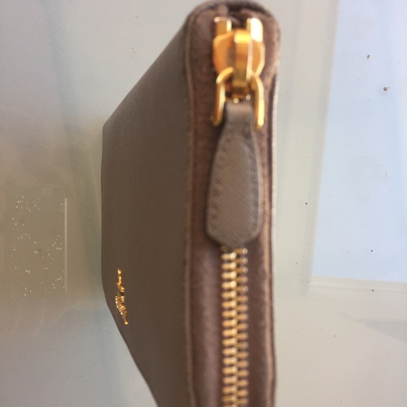 Prada Saffiano Zip Around Wallet in Argilla - Picture 3 of 8