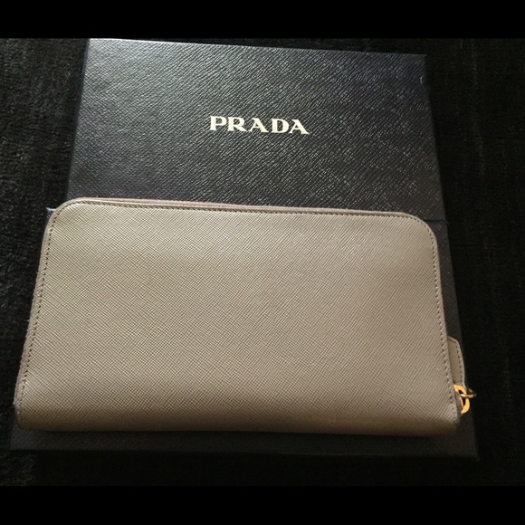 Prada Saffiano Zip Around Wallet in Argilla - Picture 4 of 8