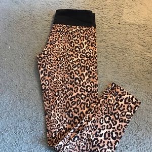 Victoria's Secret PINK Cheetah Leggings