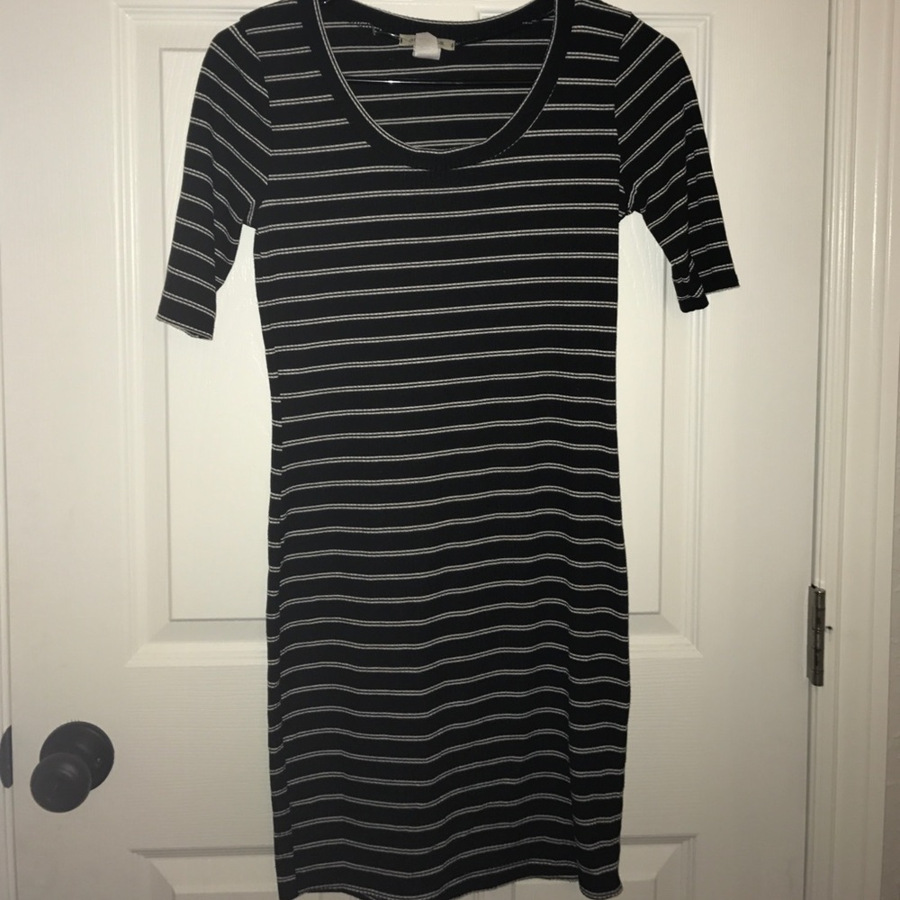 NWOT STRIPED BODYCON DRESS SIZE M