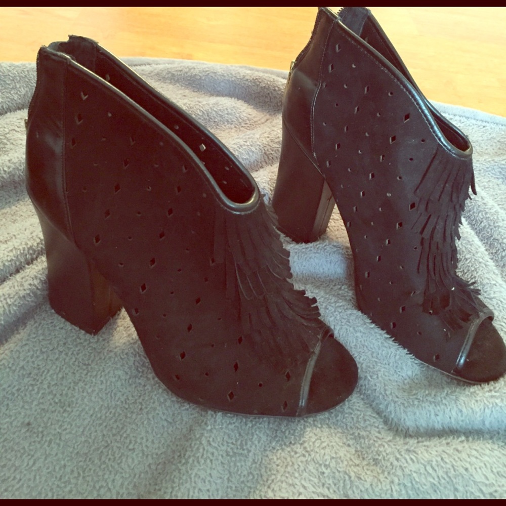 Black bootie heels 💖