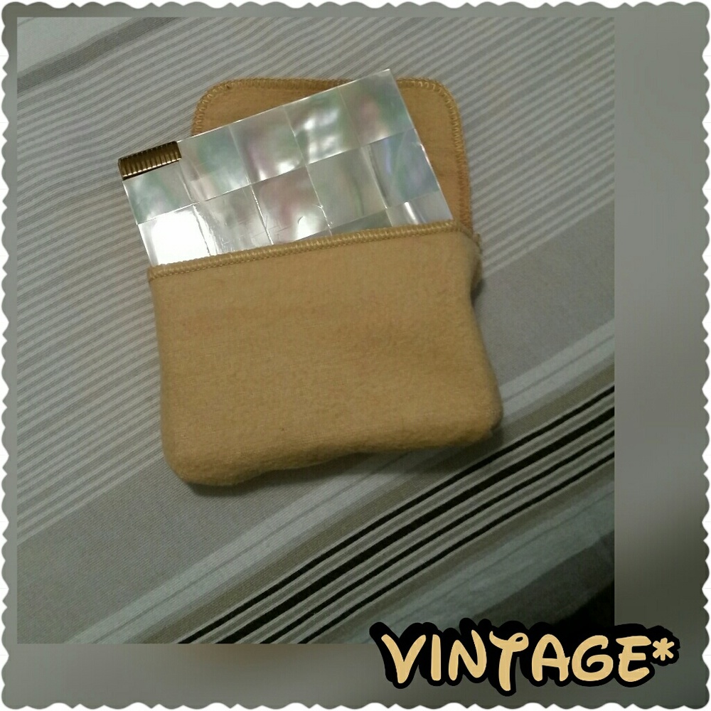 Vintage beauty compact