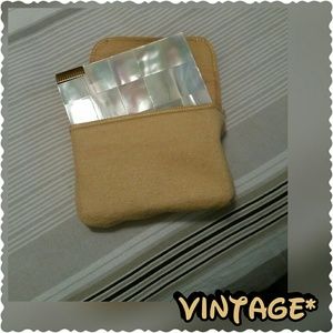 Vintage beauty compact
