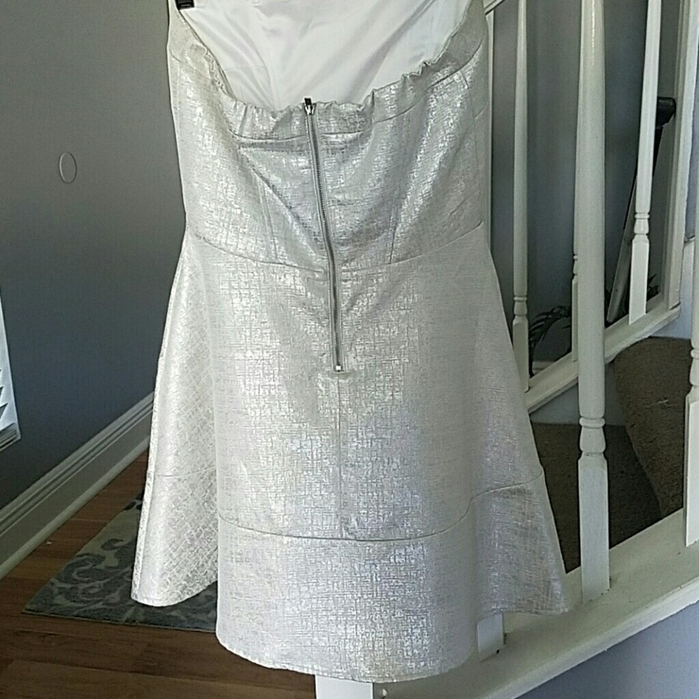 Dress - Picture 3 of 4
