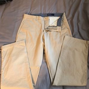 NWOT pair of Gap Relaxed Fit Khaki Chinos 30x30