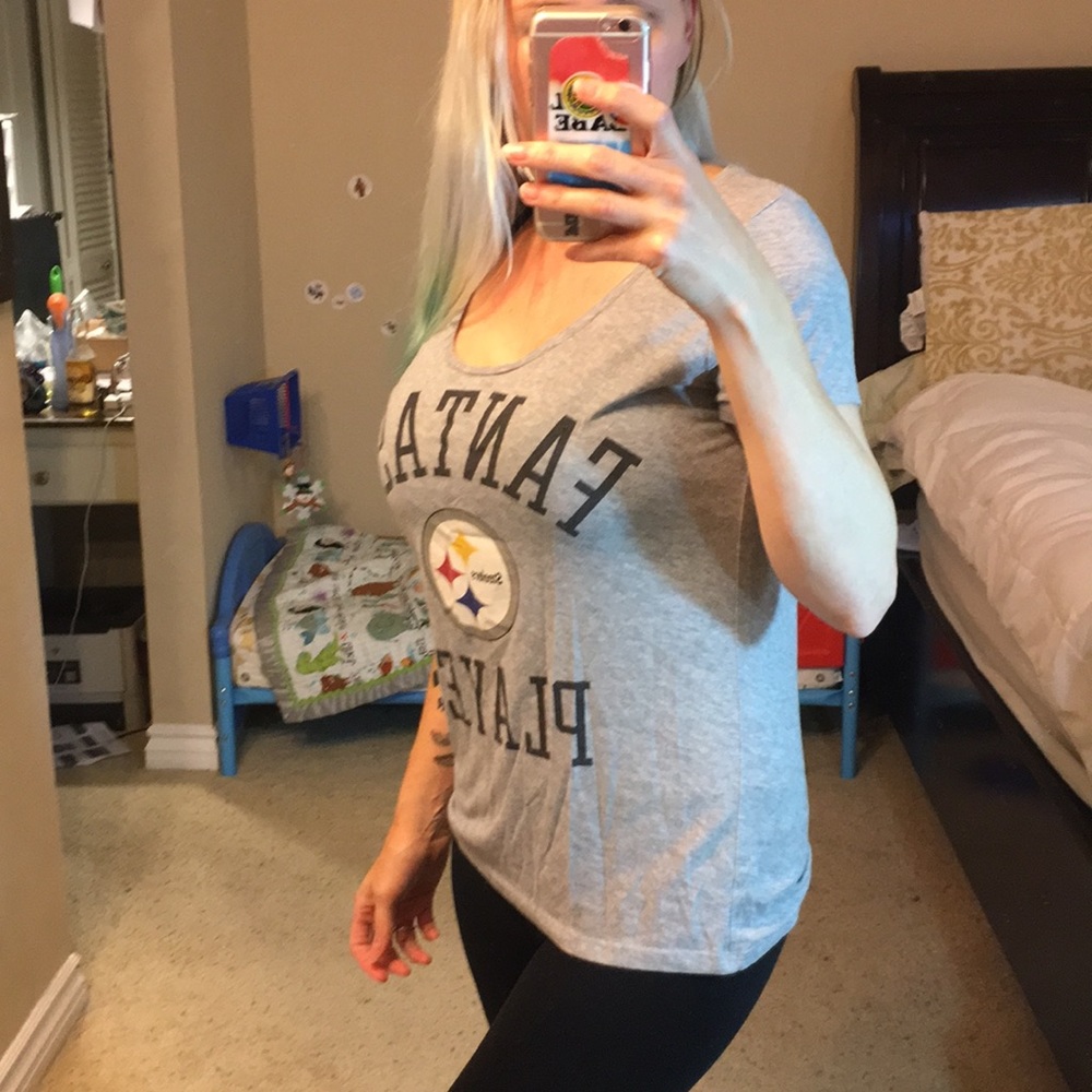 🎀Like new VS PINK Steelers shirt🎀 - Picture 3 of 8