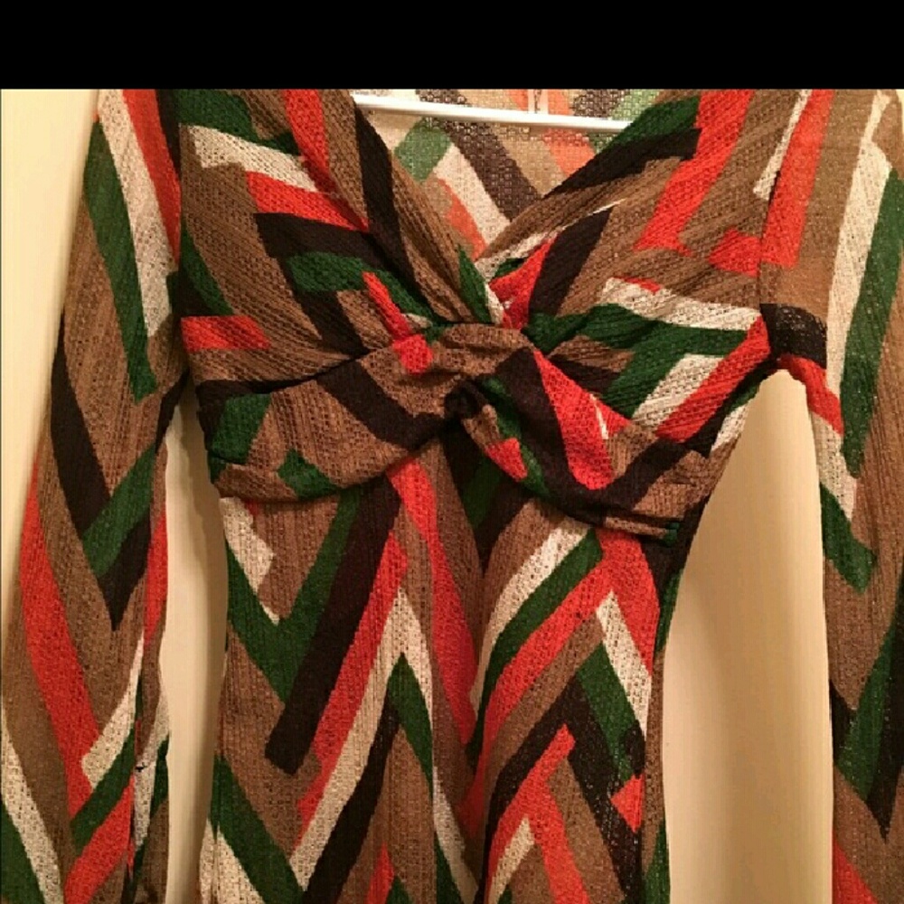 ❤Beautiful  Aztec Print Top - Picture 2 of 2