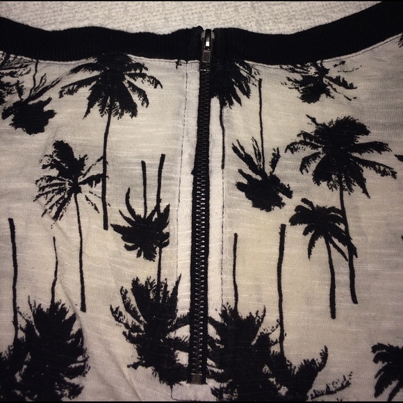 Xhilaration palm tree crop top flowy - Picture 4 of 4