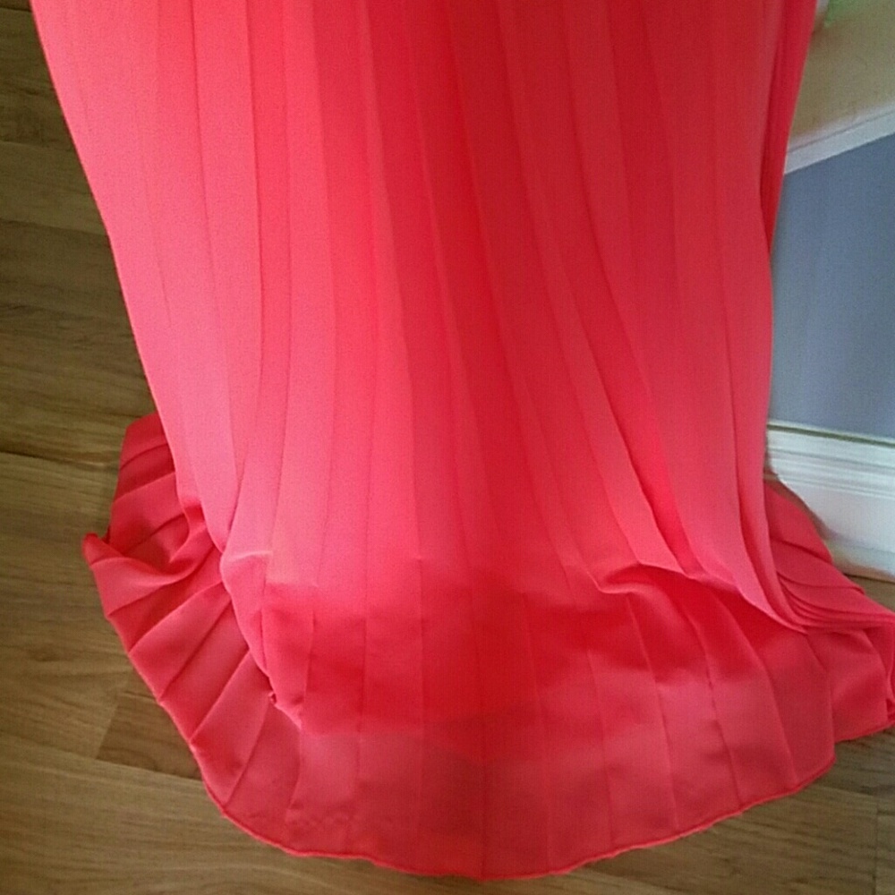 Dress - Picture 3 of 4
