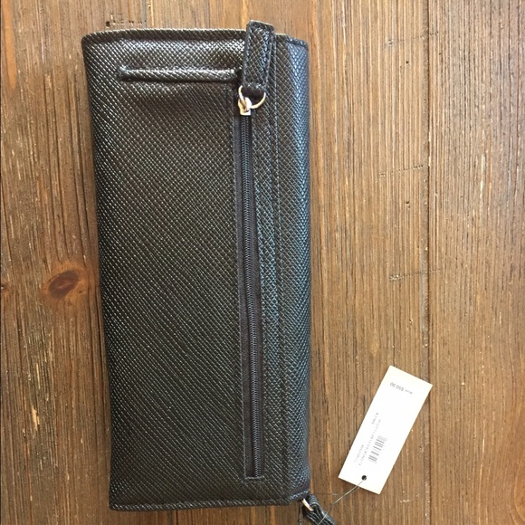 Kenneth Cole wristlet - Picture 3 of 3
