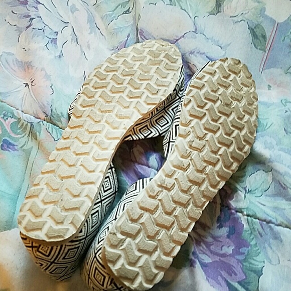 Report Flats - Picture 2 of 4