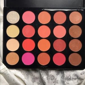 ✨Forever 21 blush palette✨