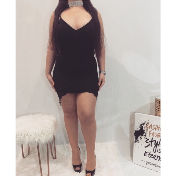 Black lace tank top dress with floral lace. - Picture 2 of 4