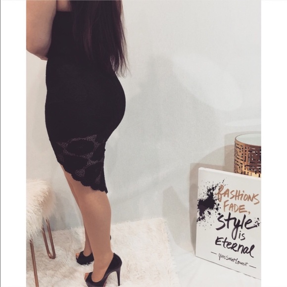 Black lace tank top dress with floral lace. - Picture 3 of 4