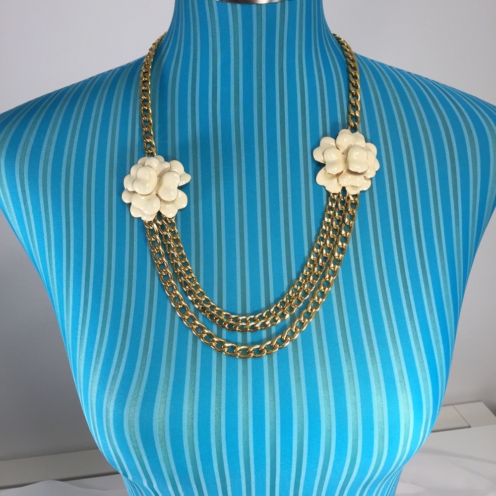 NWOT statement necklace with cream flowers
