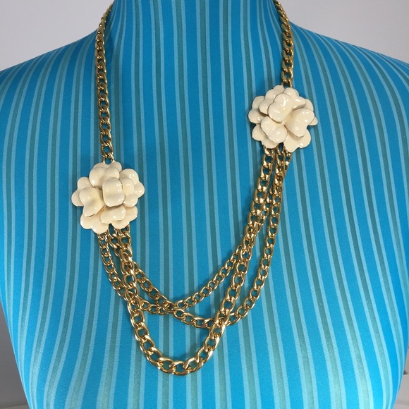NWOT statement necklace with cream flowers - Picture 3 of 9