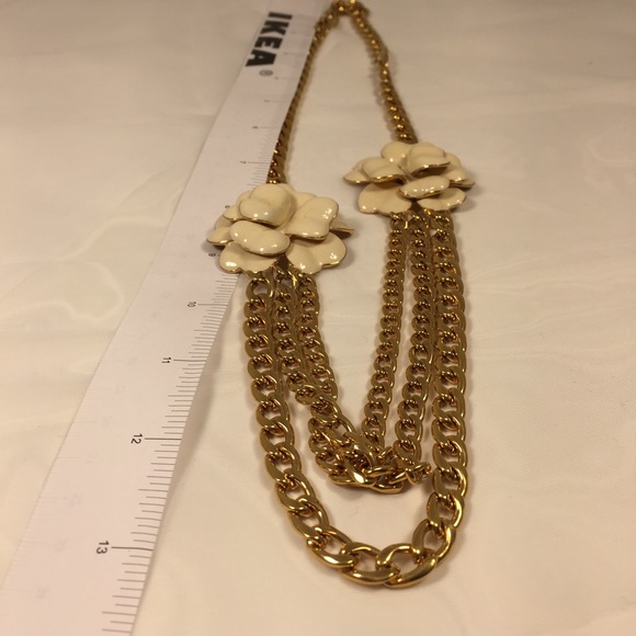 NWOT statement necklace with cream flowers - Picture 6 of 9
