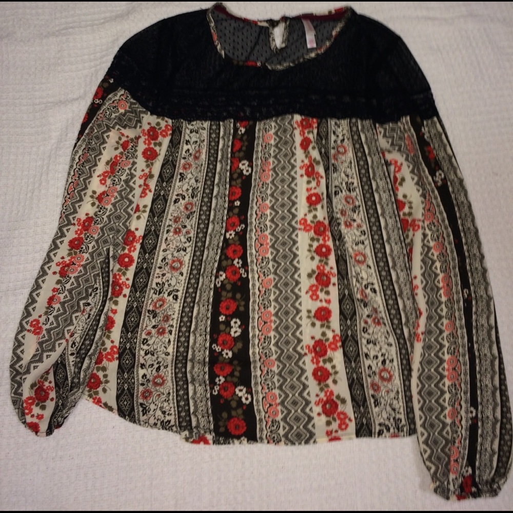 Xhilaration flowy long sleeve blouse
