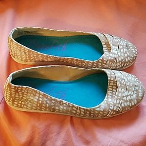 Blowfish Tan and White Flats