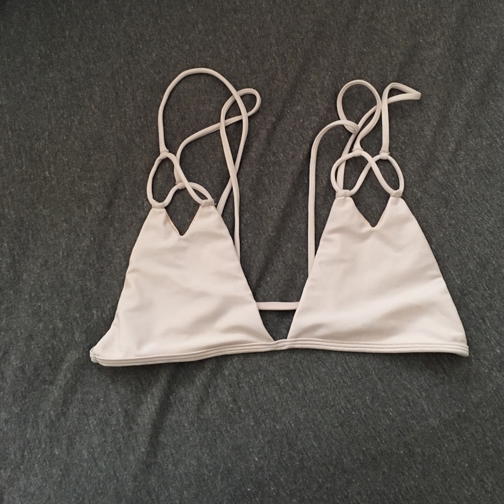 Acacia top in foam. Size L