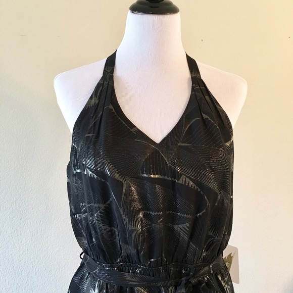 💥BOGO 1/2 OFF💥 Black and Gold Metallic Dress - Picture 2 of 7