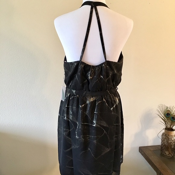 💥BOGO 1/2 OFF💥 Black and Gold Metallic Dress - Picture 4 of 7