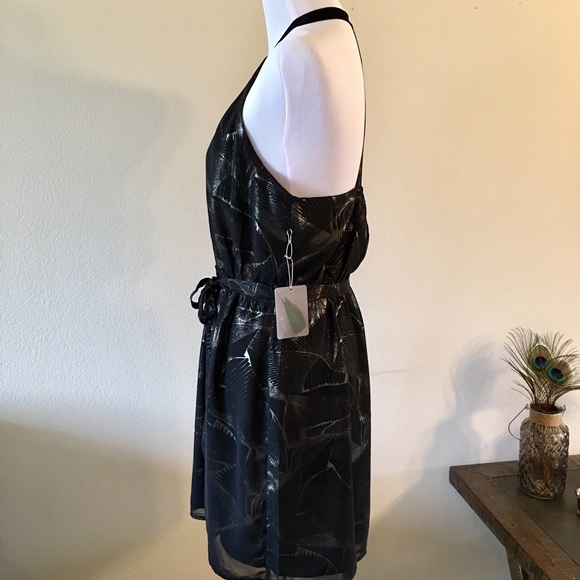 💥BOGO 1/2 OFF💥 Black and Gold Metallic Dress - Picture 6 of 7