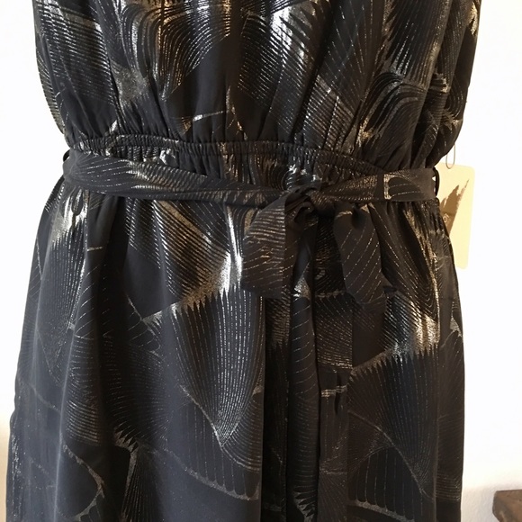💥BOGO 1/2 OFF💥 Black and Gold Metallic Dress - Picture 7 of 7