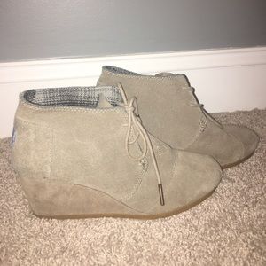 Toms Wedges Size 7.5 Great Condtion