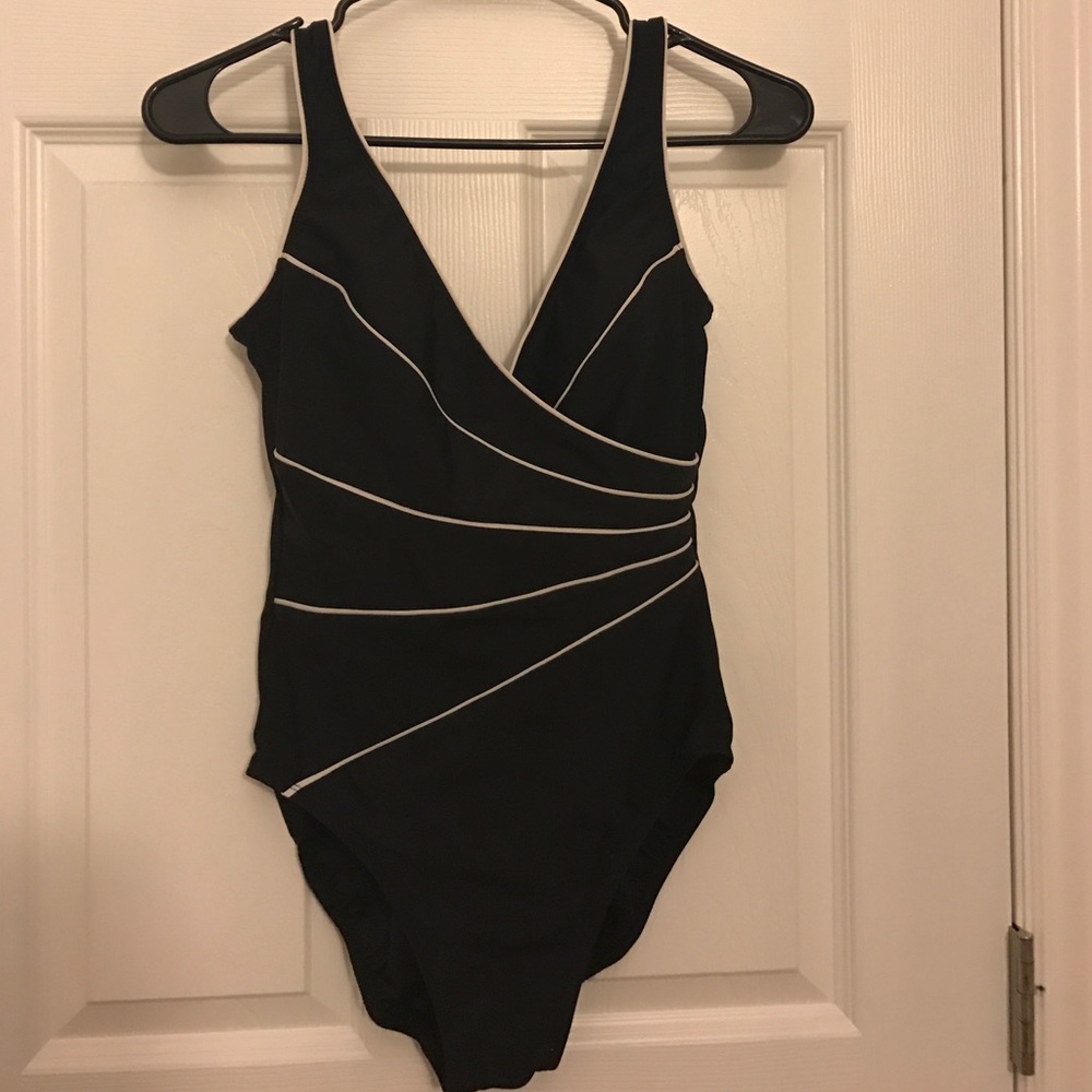 BLACK V NECK BATHING SUIT SIZE M