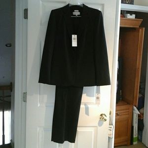 Clavin Klein Womens 2 piece pant suit sz 6